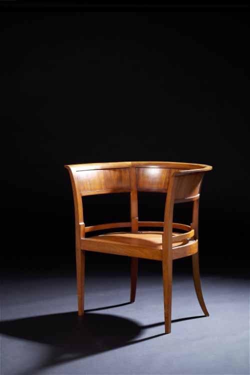 INTERNATIONAL DESIGN 616 KAARE KLINT b. 1888, d. 1954 "Stol til Dansk Kunsthandel". Armchair of mahogany with curving back and tapering legs. Seat of stained beech. Designed 1916.