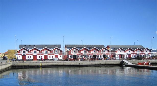 Især havnefronten i Mellembassinet (Figur 7-1) er et meget attraktivt turistområde, hvor der findes lang række populære fiskerestauranter og fiskebutikker i de kendte Bindesbøll fiskehuse,