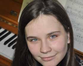 ANNA LINKOVA Anna Linkova er født den 20. februar 2002. Hun startede med at spille klaver som 4-årig. Nu studerer hun på Central Music School i Moskva ved V. I. Ermakov.