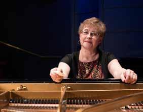IRINA OSIPOVA Irina Osipova blev født i 1955 i Moskva-regionen. Hun blev færdiguddannet i 1981 som pianist på Tchaikovsky-konservatoriet i Moskva efter at have studeret hos Eugene Malinin.