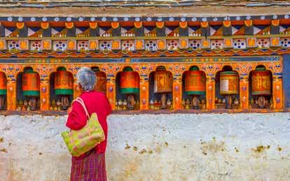 Vi ankommer til hovedstaden Thimphu, hvor regeringen også holder til, ligesom det er landets centrum for både handel og religion.