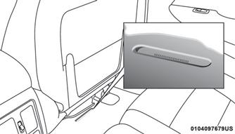 KØRETØJETS CHASSISNUMMER Chassisnummeret (VIN) kan findes på en plade, som er placeret i forreste venstre hjørne af instrumentbrættet, så det er synligt gennem forruden.