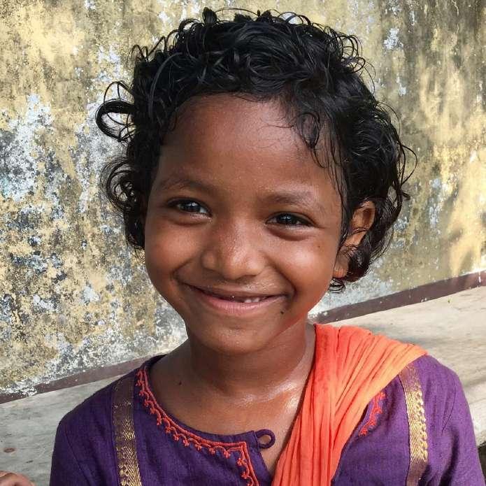 KORT OM LITTLEBIGHELP LittleBigHelp arbejder for at skabe bedre fremtidsmuligheder for udsatte børn og kvinder i Indien.