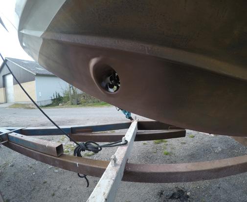 tunnelrøret og skroget til korrekt form på spoileren opnås. Hovedreglen er at tunnelens bagkant ikke er synlig når man står lige foran båden og ser bagud. 1.