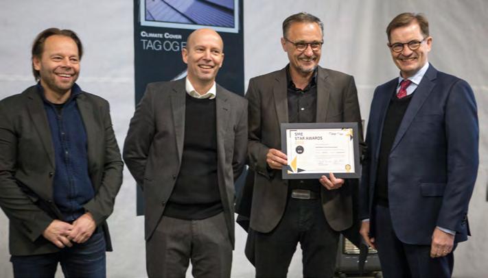 kort & godt Dansk virksomhed har vundet prestigefuld pris Bendt Bendtsen overrakte den prestigefulde EU-pris SME Star Award 2018 til de tre ejere af Komproment Building Design, Niels Heidtmann og