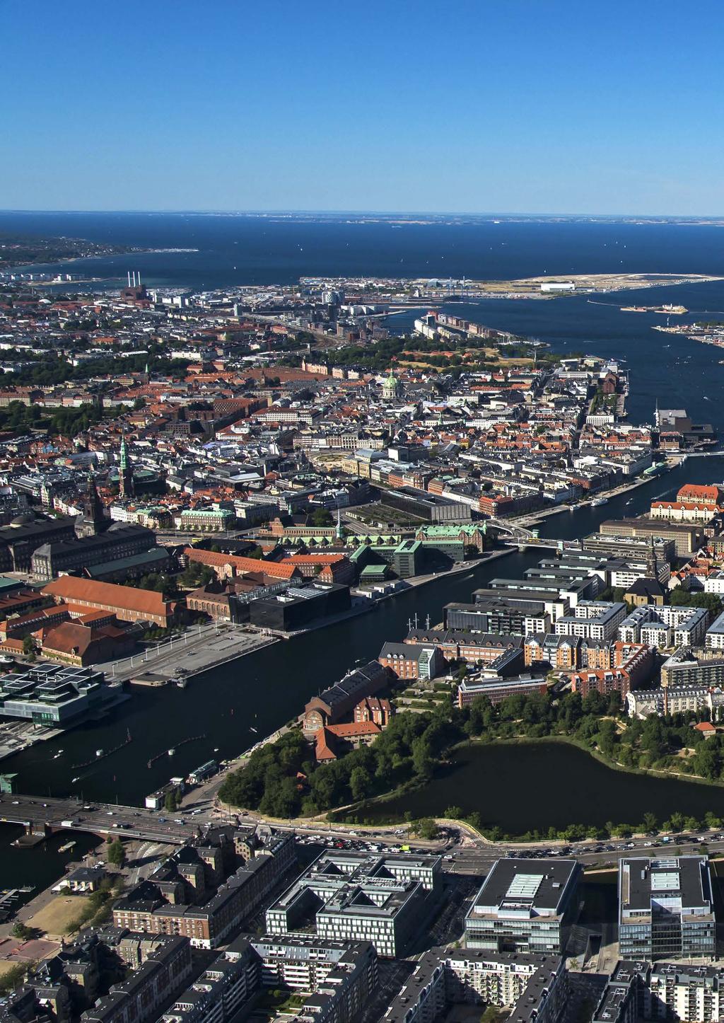 Danmarks hovedstad frem mod 2030 5 Danmarks hovedstad frem mod 2030 Regeringen ønsker, at det skal være godt og attraktivt at bo, leve og arbejde i hele landet, og at erhvervslivet alle steder skal