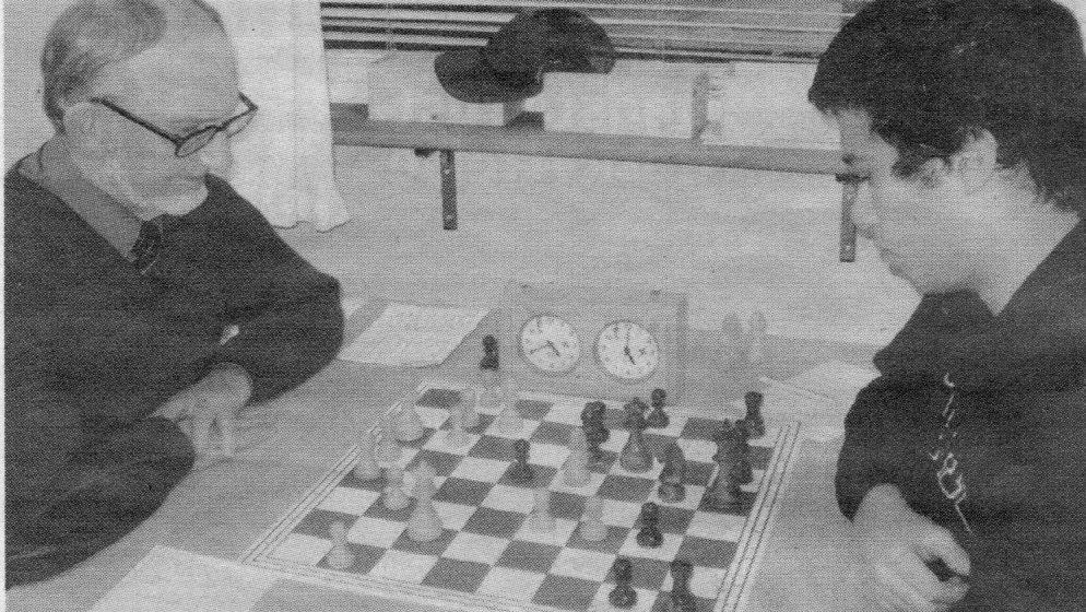 Dramatisk mesterparti Finalen i Rødovre Skakklubs store turnering blev en gyser mellem de to duellanter på hvem, der var 59 års forskel.