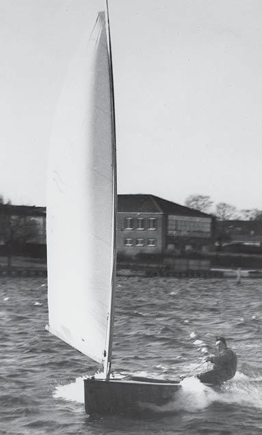 plads, da Gunner sejlede Drage ved OL i Kiel i 1972, sammen med brødrene Poul Richard og Frank Høj Jensen. Gunner ses forrest i båden. og trænede i tjenestetiden.