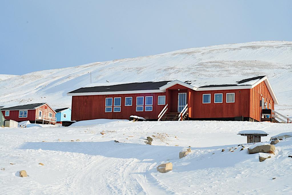 Qaanaaq Det ultimative eventyr på hundeslæde Få en uforglemmelig smagsprøve på grønlandsk fangerkultur, når vi tager på hundeslædetur fra Grønlands nordligste by, Qaanaaq, i det legendariske