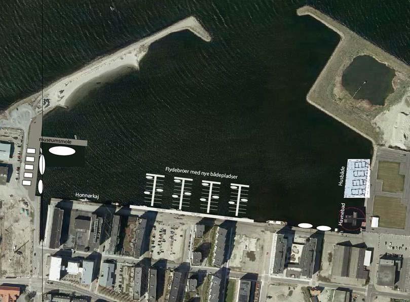 flydebro i havnebassinet ud for Sparekassen.
