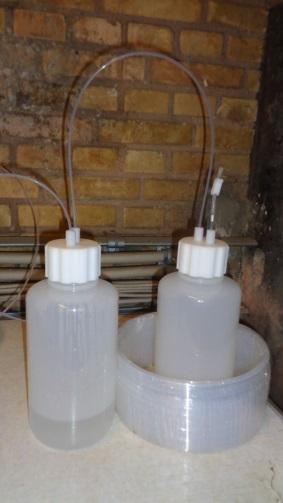 Der er anvendt en håndpumpe vakuum og måle restvakuum (foto til højre) Det maksimale vakuum der kan opnås med den anvendte