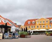 En stor del af turisterne bor i sommerhusområderne omkring Tversted en mindre kystby bag klitterne, med flere mindre butikker og et godt foreningsliv.