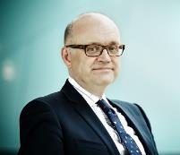 Henrik Ørholst er senior ledelsesrådgiver hos Hildebrandt og Brandi, erhvervskommentator på TV2, ekstern lektor på Copenhagen Business School og boganmelder på Børsen.