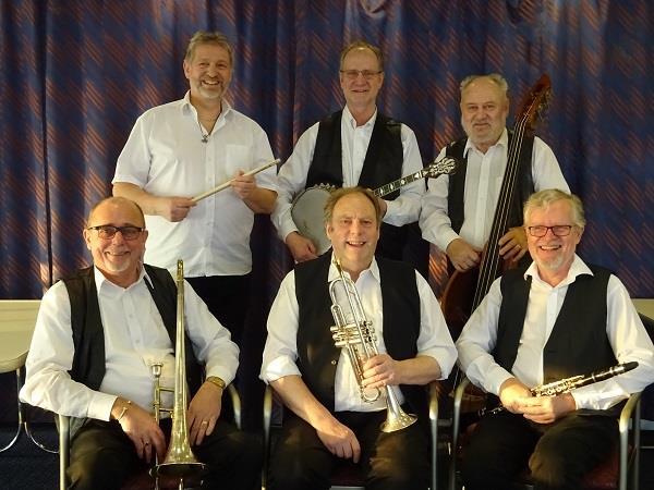 Bjarne Laursen, klarinet Ernst Hornslet, banjo Kaj Mønsted, bas ...