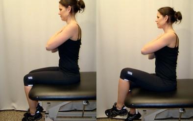 det modsatte ben til de er i forlængelse af kroppen Hold stillingen 3-5 sekunder Kom tilbage til udgangsstillingen 27 Siddende træning af
