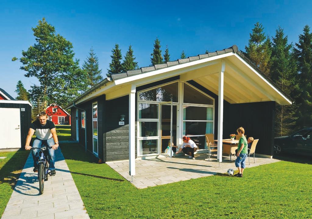 FERIEHUSENE Lalandia i Billund udlejer 879 feriehuse. Feriehusene er indrettet med spiseplads, sofagruppe, tv, fransk køkken med køleskab, komfur/kogeplader og ovn.
