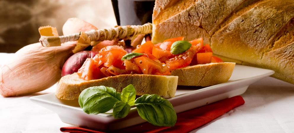 Alle forretter serveres med brød og smør, undtagen Bruschetta. 13. Zuppa di Pomodoro............................... 65,Lækker hjemmelavet italiensk inspireret tomatsuppe med lidt fløde. Salat 201.