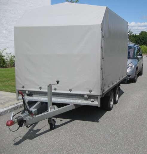 Køreprøven: Kommentar [C1]: Inden køreprøven starter, har vi frakoblet traileren og har placeret bilen bag traileren.