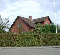 1908 har huset haft navnet Solvang, idet det indtil dette tidspunkt fungerede som et af byens første