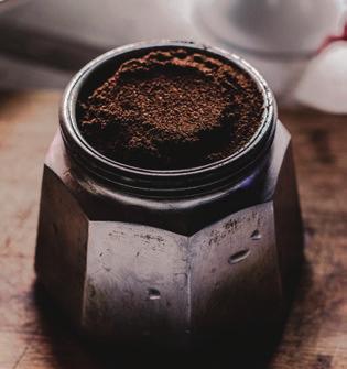 1 Fryse-tip Gem dine kaffe-rester i fryseren Kaffegrums fra filtre og kafferester fra kander og kolber behøver ikke bruges samme dag.