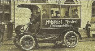For at undgå trafikkaos og for at tilgodese andre vejfarende bestemte amtsrådet i Odense i 1899, at biler kun måtte køre på hovedvejene og kun i dagtimerne.