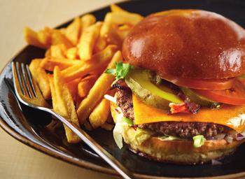Køb vores populære Big Boy Burger med SPAR OP TIL sprøde pommes og dip, og få 1 GRATIS, 149,- når du afleverer denne kupon.
