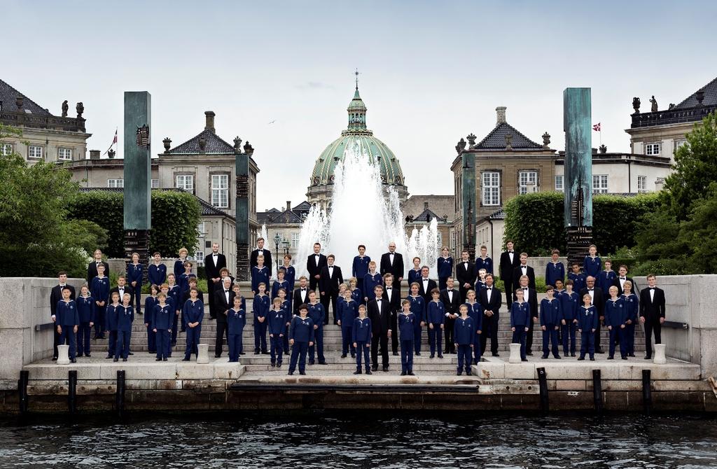 KØBENHAVNS DRENGEKOR, DET KONGELIGE KANTORI, blev grundlagt i 1924 af Mogens Wøldike, og i 1929 oprettede Københavns Kommune en Sangskole til koret, det nuværende Sankt Annæ Gymnasium.