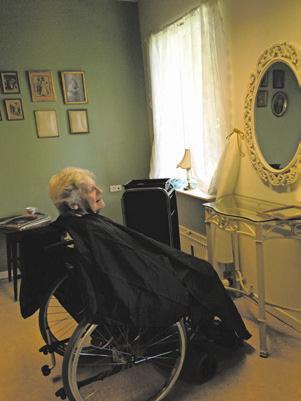Kildevang har fået sin egen 60 er frisørsalon Kildevang i Langå har fået sin egen 60 er frisør salon, der er indrettet, som man gjorde det i 60 erne og 70 erne.