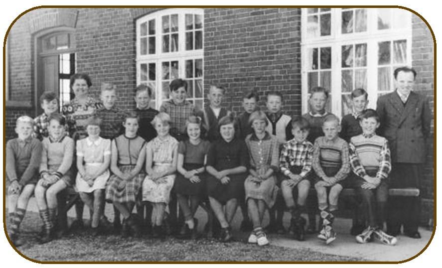 Syv år senere i foråret 1966 kunne man rykke ind i den dejlige, nye skole, Rørupskolen.