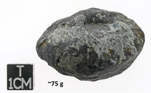 2018/3 STENHUGGEREN Side 3 Dueodde-meteoritten Af Arne Dich. En sommerdag i 2016 var en sommerhusejer i gang med at inspicere taget på annexet til sit sommerhus ved Dueodde på Bornholm.