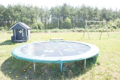 udendørs pool og trampolin Tysk da er (13 år):