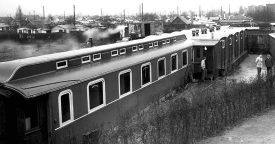 De første togvogne, der var starten på Himmelekspressen.