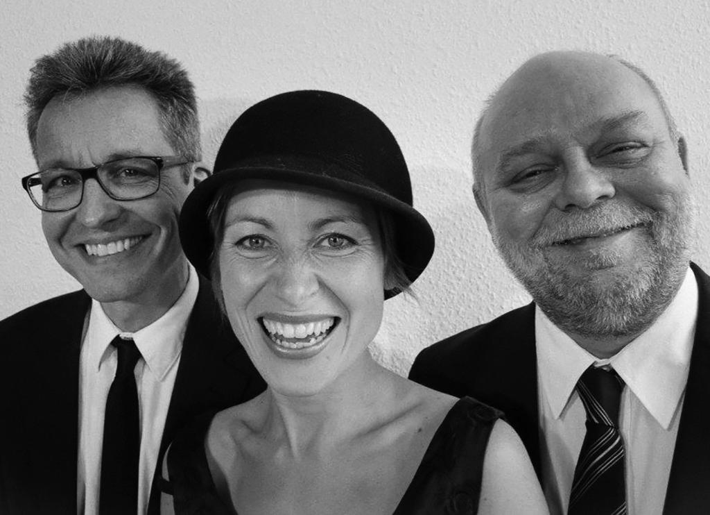 Karoline Budtz trioen Et letsindigt ord En koncert med fortællinger om de komponister, tekstforfattere og musikere, der skabte og fremførte misikken i besættelsestidens Danmark.