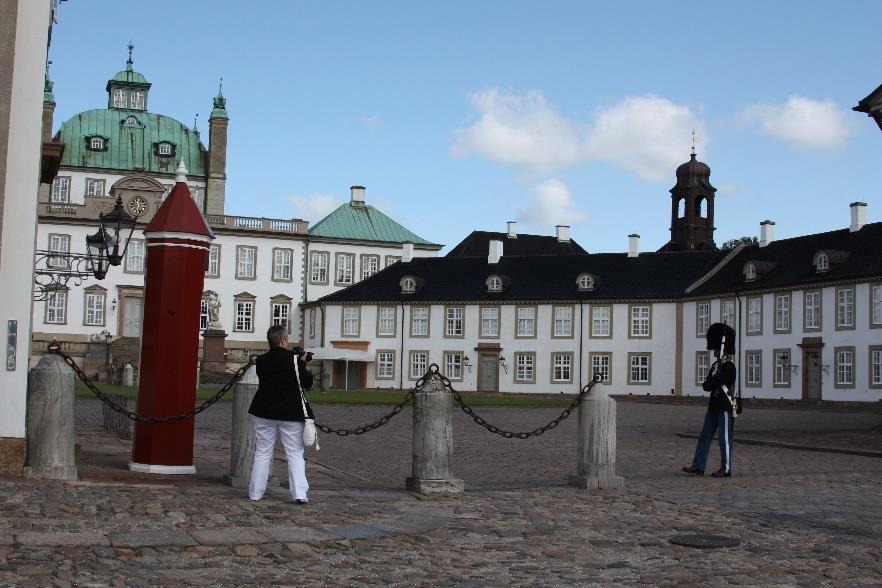 Tur nr. F17-99 Nordsjælland fra slot til slot Fredag den 25. august kl. 10.00-17.00 Vi skal på køretur fra slot til slot. 3 af Nordeuropas smukkeste slotte ligger på dagens rute.