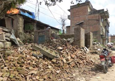 Bæredygtig genopbygning efter jordskælvene i Nepal Af Builders without border v. Dhanyabad!