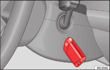 Hvis du tager bilnøglen ud af tændingslåsen, kan ratlåsen blive aktiveret, og du kan ikke længere styre bilen.
