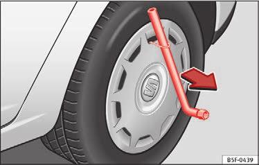 Montering Læg hjulkapslen mod fælgen. Undersiden af bogstavet S i Seat-logoet skal stå over for dækventilen Fig.