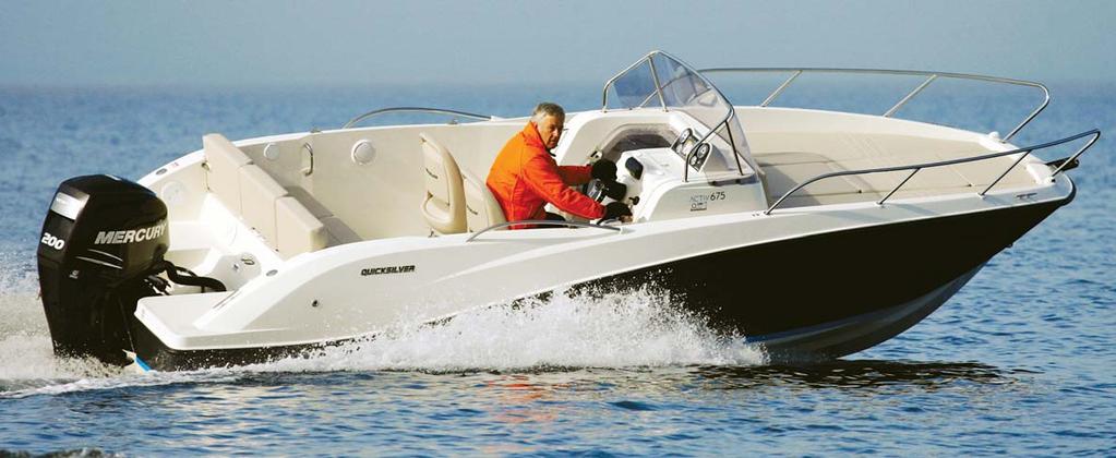 Quicksilver 675 Activ: Robust og med meget plads Quicksilver 675 Activ er en stor lille båd, forstået på den måde, at man har udnyttet bådens 6,5 m længde maksimalt, så den kan kombineres med en