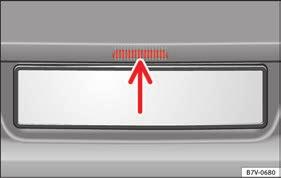 Åbning med bilnøgle Generelt Tryk på knappen på bilnøglen, indtil bagklappen åbnes automatisk.
