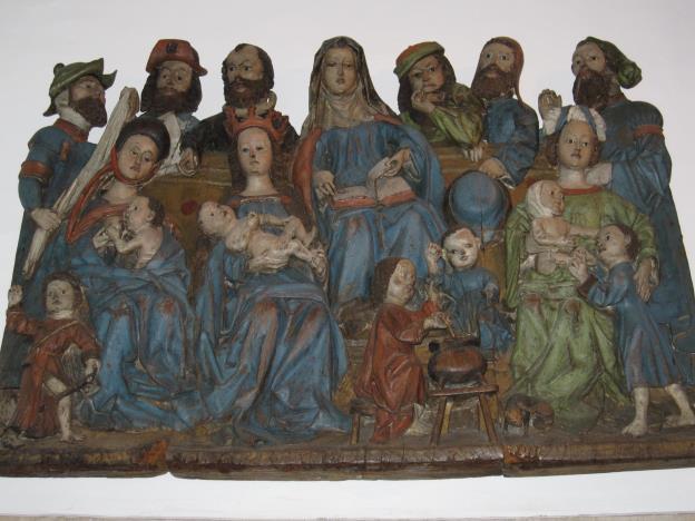 A. Malet relief på træ: Den hellige familie ca 1500 Rosted kirke med hver mand fik hun en datter Maria. Joachims datter ægtede Josef og fødte Jesus.