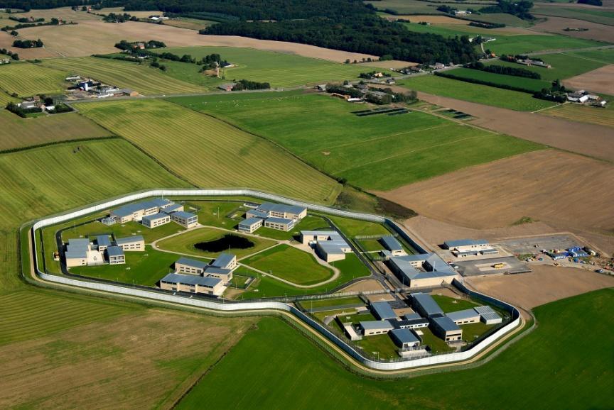 SEKTIONERING I STATSFÆNGSEL ØSTJYLLAND Da det nye Statsfængslet Østjylland (nu Enner Mark Fængsel) åbnede i 2006, blev der indrettet en afdeling for fanger med tilknytning til Hells Angels.