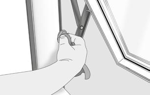 Træk vinduet en anelse ind imod dig selv, så beslaget ikke spænder - og udløs åbningsbegrænseren (1).