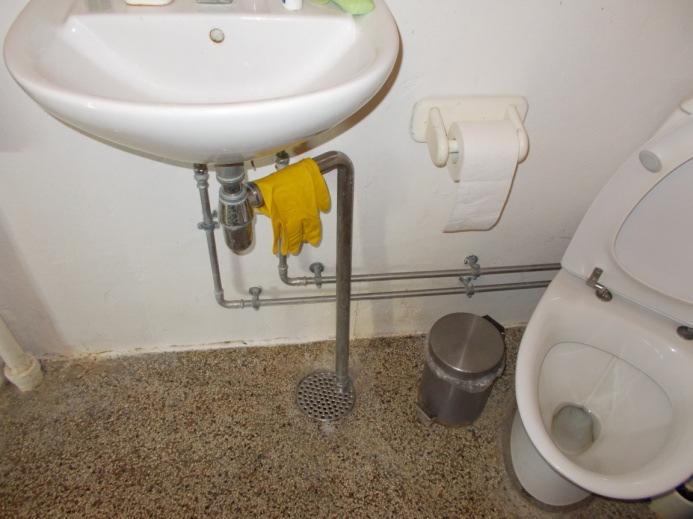 Alle badeværelser i ejendommen er udformet således at hele rummet er  vådzone. - PDF Gratis download