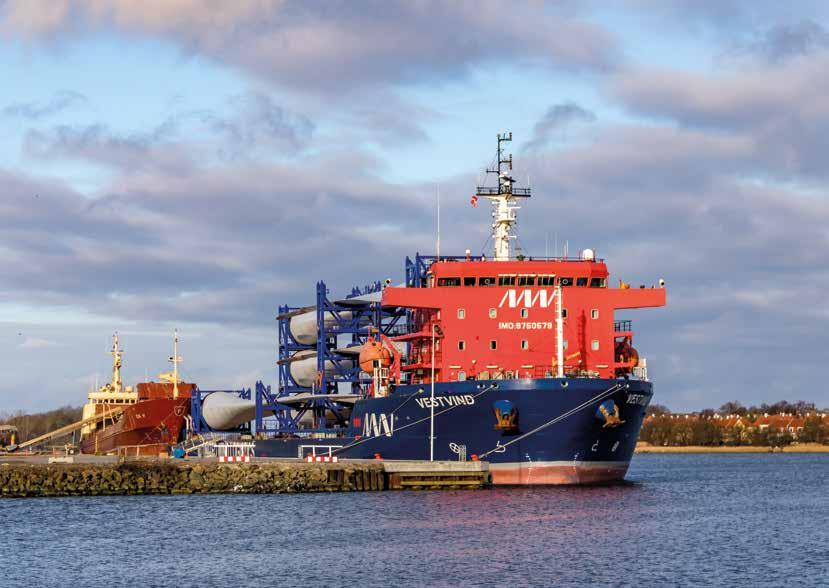 HavneBladet Uddybning og opretning sejlrende Stadig større skibe og stigende skibstonnage er baggrunden for nyt forprojekt. Store fartøjer til bulkvarer som korn, gødning og råstoffer mv.
