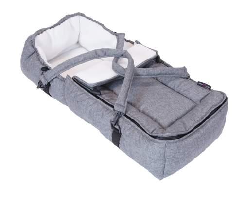 FLEECEPOSE En kraftig kørepose med fleece inderfoer. Kan maskinvaskes. Åbninger i betrækket til barnevognens sovesele eller til klapvognens 5-punktseler.