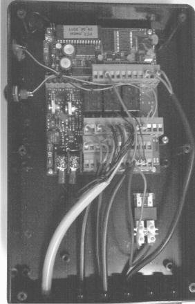 7. VEDLIGEHOLDELSE Maskiner med metaldetektor Fig. 7-7 Fig. 7-7 Der er to 10A sikringer og en 5A sikring i MD-styringen. Sikringerne må kun skiftes til sikringer af samme strømværdi.