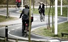 Supercykelstier Byens fysiske rammer er en forudsætning for, at borgernes hverdag hænger sammen. Cykeltrafikken udgør 24 % af borgernes ture og er dermed en vigtig transportform i Odense.