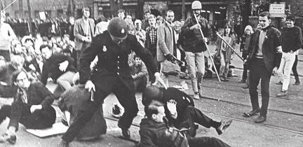Politiet banker deltagere i sit-down demonstration 27. april 1968 var Socialdemokraterne, der gennem overborgmester H. P.