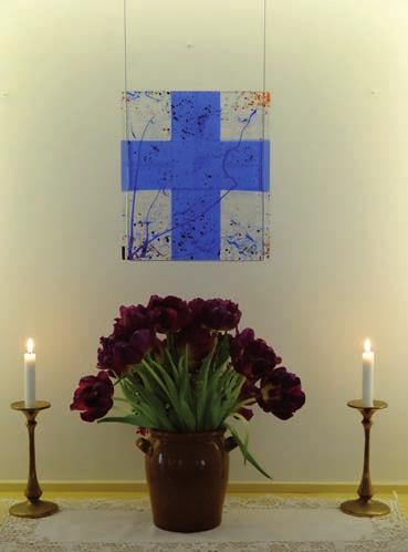 6 Kirkenyt Silds kirkeblad 2 Glaskors Menighedsrådet er i gang med at forskønne både kirkens alter og altervæg.
