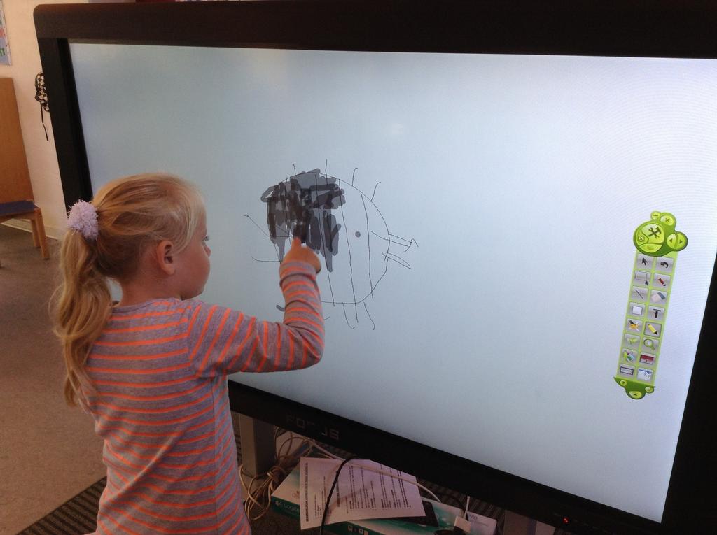 Læringsmål: At børnene øver sig i at udtrykke sig kunstnerisk via de digitale medier.